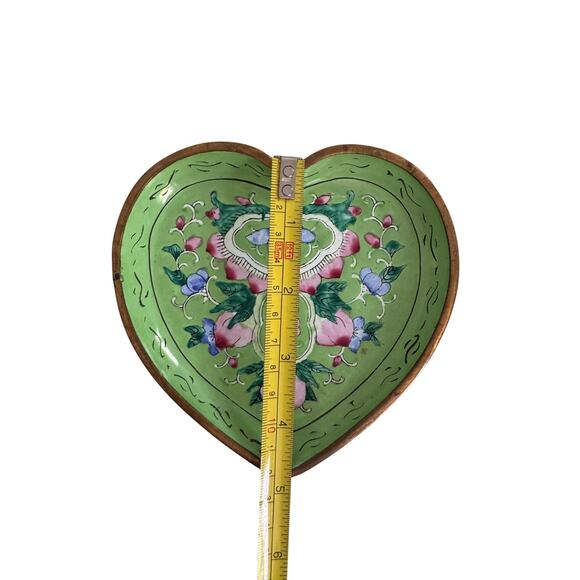 Vintage Chinese Peking Enamel Heart Shaped Dish With Lotus Decoration - Picture 3 of 4